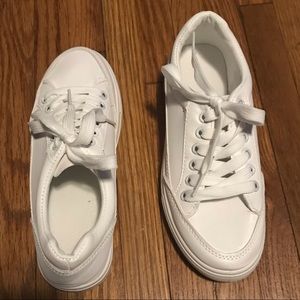NEW Size 5 White sneakers